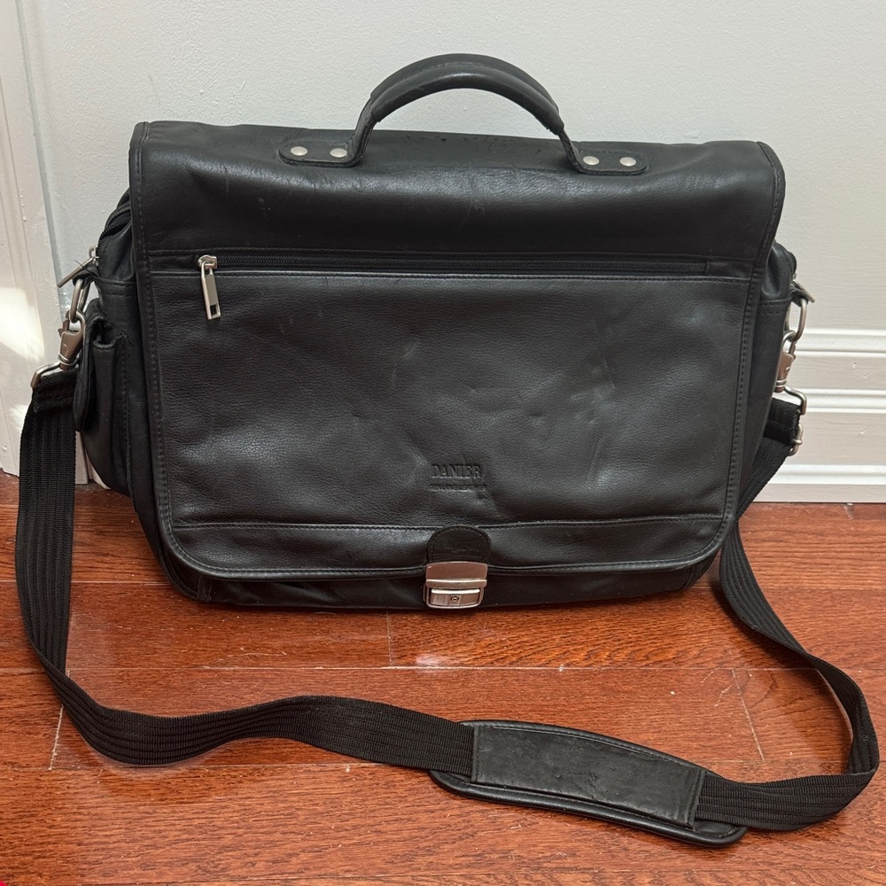 DANIER BLACK GENUINE LEATHER MESSENGER BAG